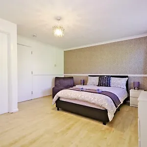 https://harlinger-lodge-annexe.cambridgehotelsuk.com