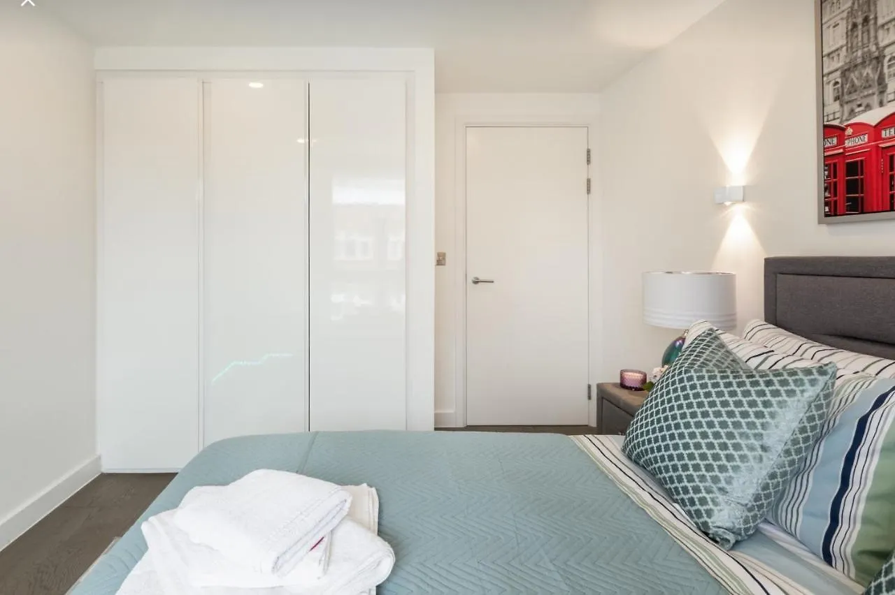 Bed & Breakfast Xquisite Stay Penthouse Apartment London