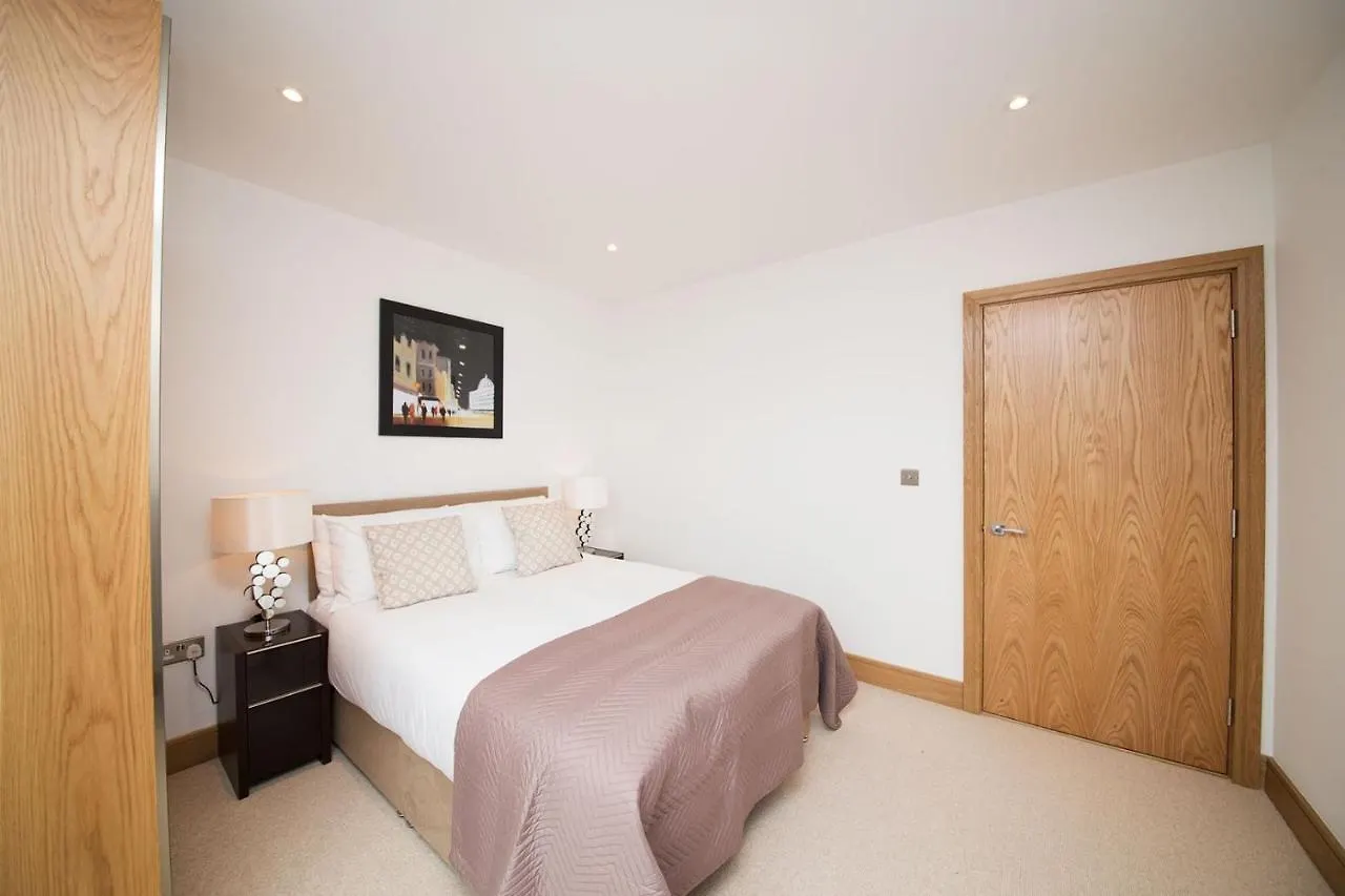 Bed & Breakfast Xquisite Stay Penthouse Apartment London