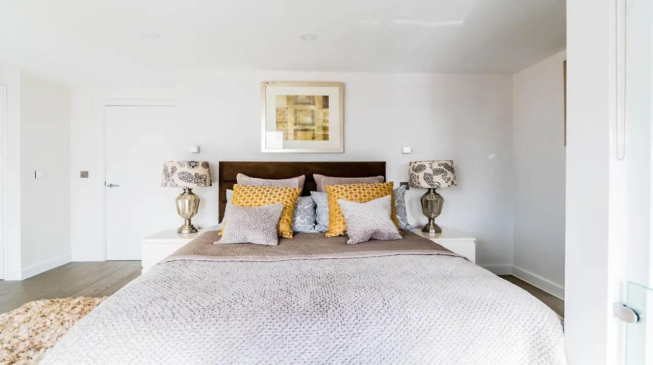 Xquisite Stay Penthouse Apartment London Bed & Breakfast