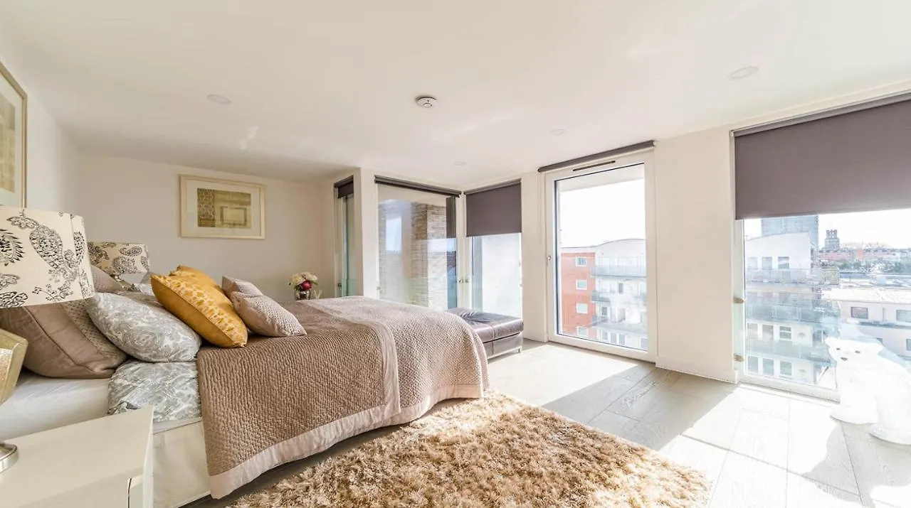 Xquisite Stay Penthouse Apartment London Bed & Breakfast