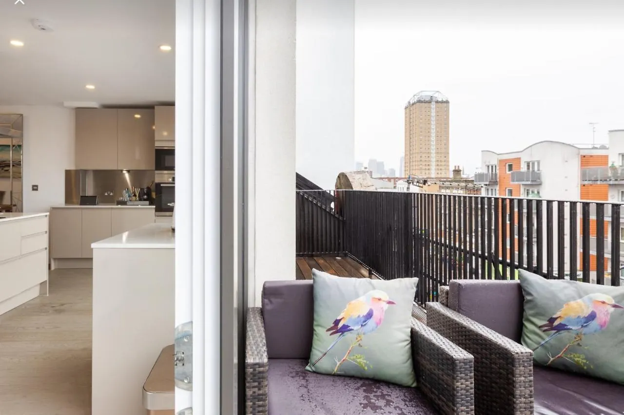 Xquisite Stay Penthouse Apartment London Bed & Breakfast